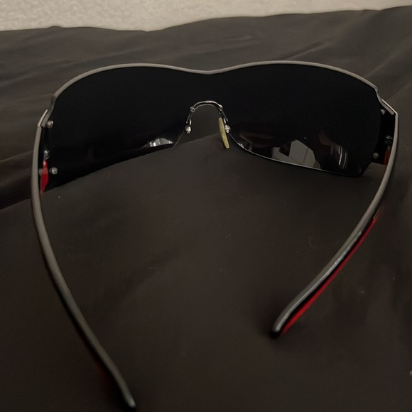 Selling Prada sunglasses red and black color way - Picture 6 of 6